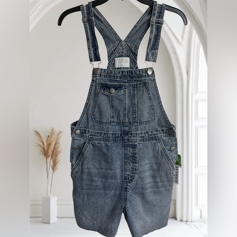 Tinseltown Light Wash Raw Hem Cotton Denim
Shortall Overalls Size XS